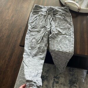 Cute & like new joggers! Somewhat fitted! Great for petite girls and teens❤️